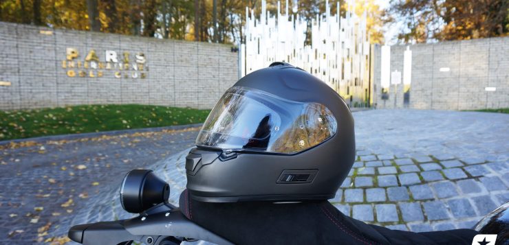 casque intégral de moto